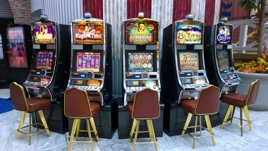 Live dealer baccarat game by Spadegaming on mobile screen